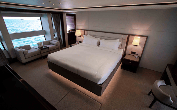 NO. 1 YACHT ISLAND QUEEN 13