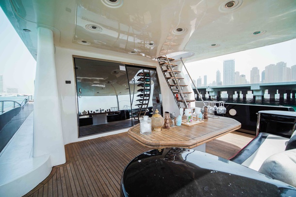 NO. 1 YACHT BLACK BEAST