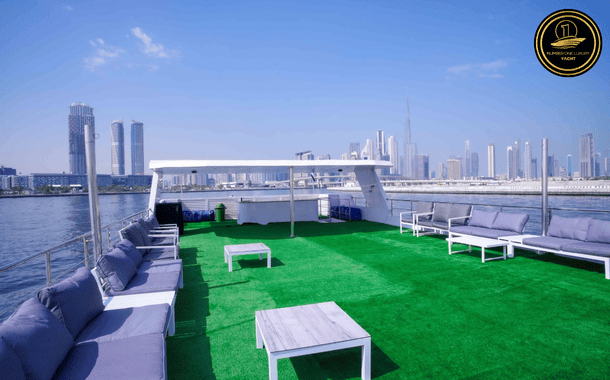 YACHT FLOATING BELLA 8