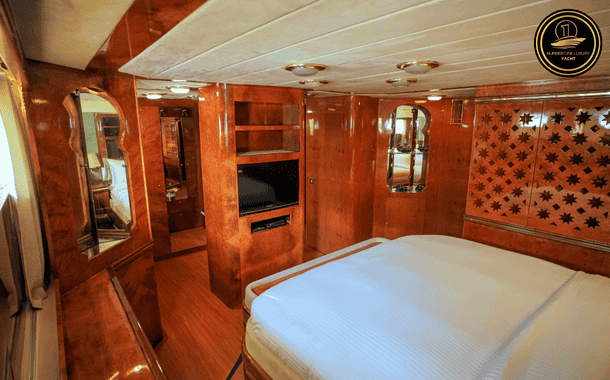 YACHT PARTY CHAMPION 6