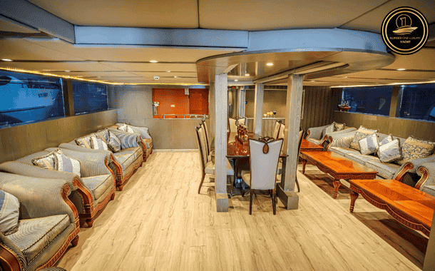 YACHT WEEKEND EDITION 10