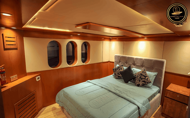 YACHT WEEKEND EDITION 13