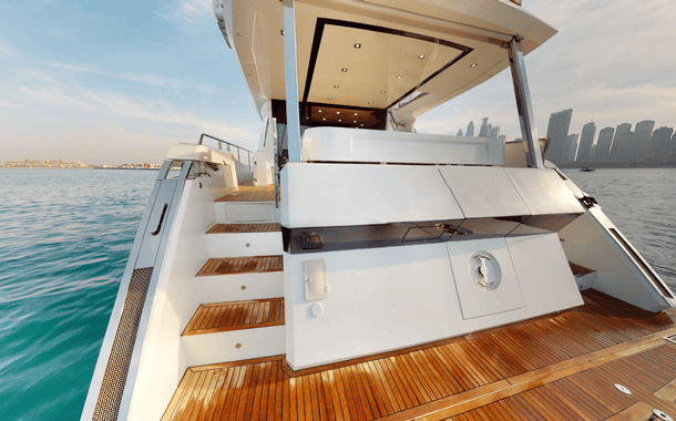 NO 1 YACHT FIN N TONIC 13