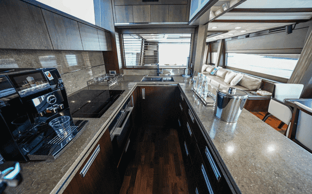 NO 1 YACHT FIN N TONIC 19