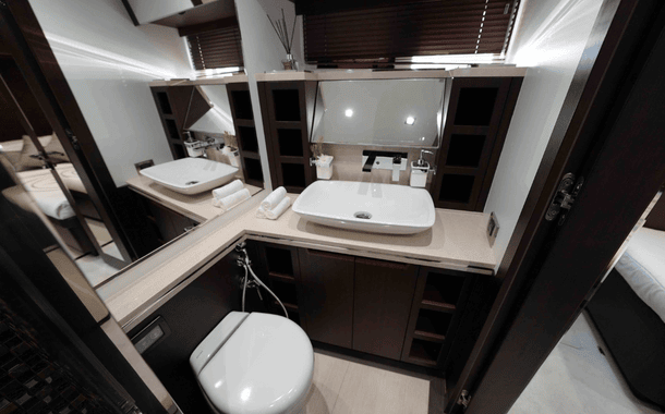 NO 1 YACHT FIN N TONIC 23