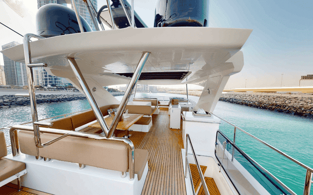 NO 1 YACHT FIN N TONIC 6