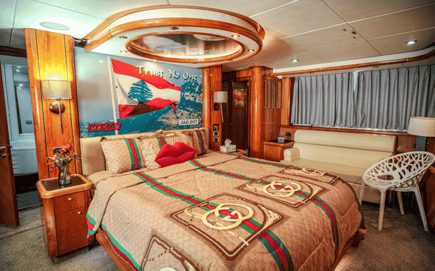 NO 1 YACHT PURPLE LADY 15