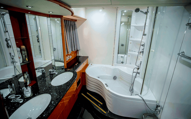 NO 1 YACHT PURPLE LADY 17