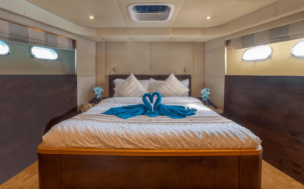 NO 1 YACHT WHITE BEAST 10