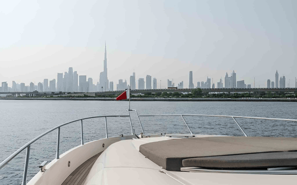 NO 1 YACHT WHITE PREDATOR 3