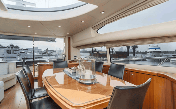 NO 1 YACHT WHITE PREDATOR 4