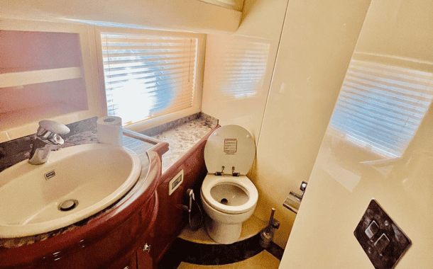 NO 1 YACHT WEAKENDER 2-11