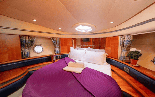 NO. 1 YACHT AMAZING GRACE 2-12