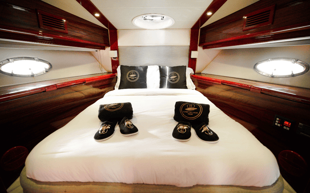 NO. 1 YACHT LADY KELLY 15