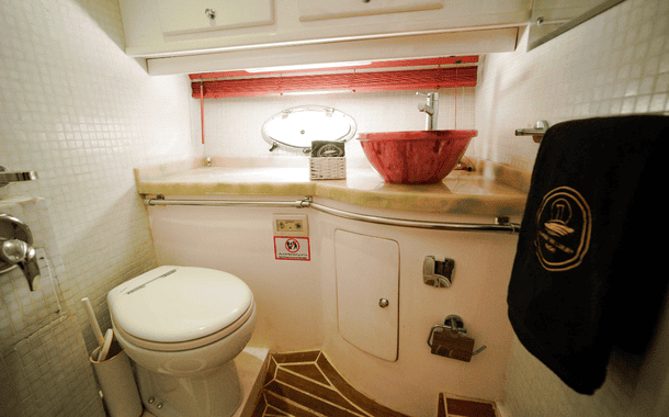 NO. 1 YACHT LADY KELLY 9