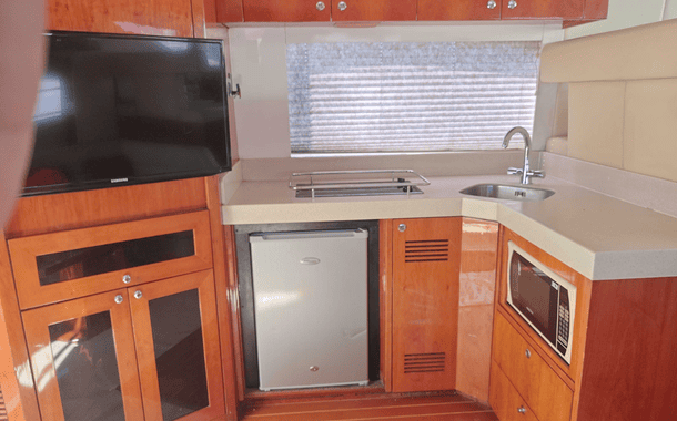 NO. 1 YACHT MARLIN MONROE 15