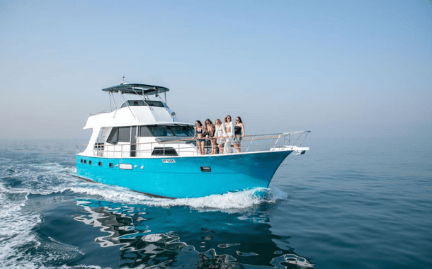 NO. 1 YACHT SELFIE ON VOGUE 1