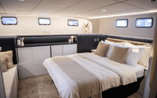 NO. 1 YACHT SELFIE ON VOGUE 10