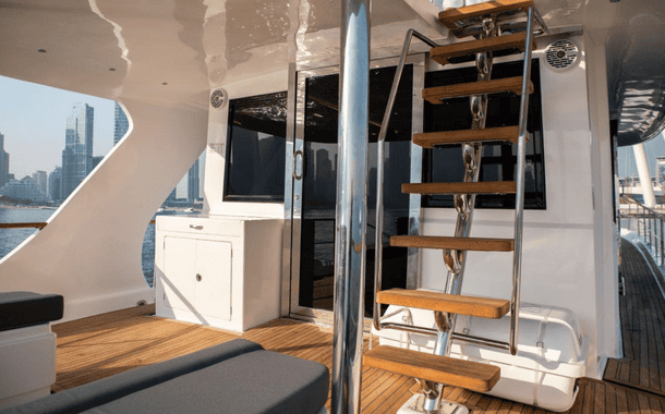 NO. 1 YACHT SELFIE ON VOGUE 12