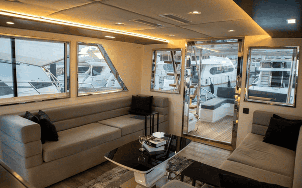 NO. 1 YACHT SELFIE ON VOGUE 13