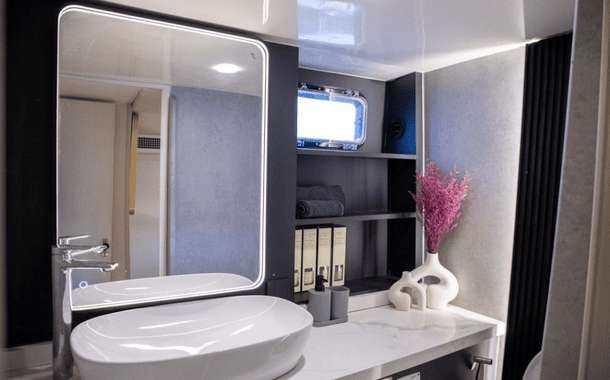 NO. 1 YACHT SELFIE ON VOGUE 14