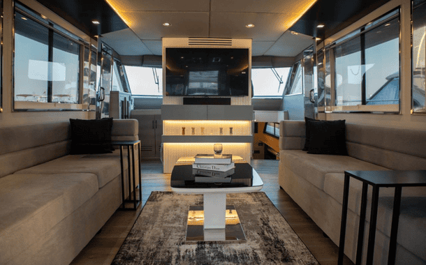 NO. 1 YACHT SELFIE ON VOGUE 9