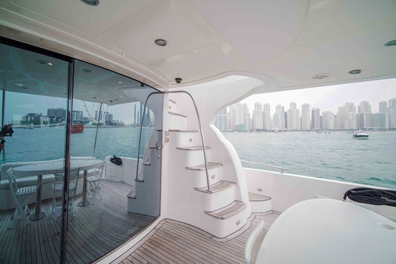 NO. 1 YACHT WEAKENDER 1 - Aft Entracne
