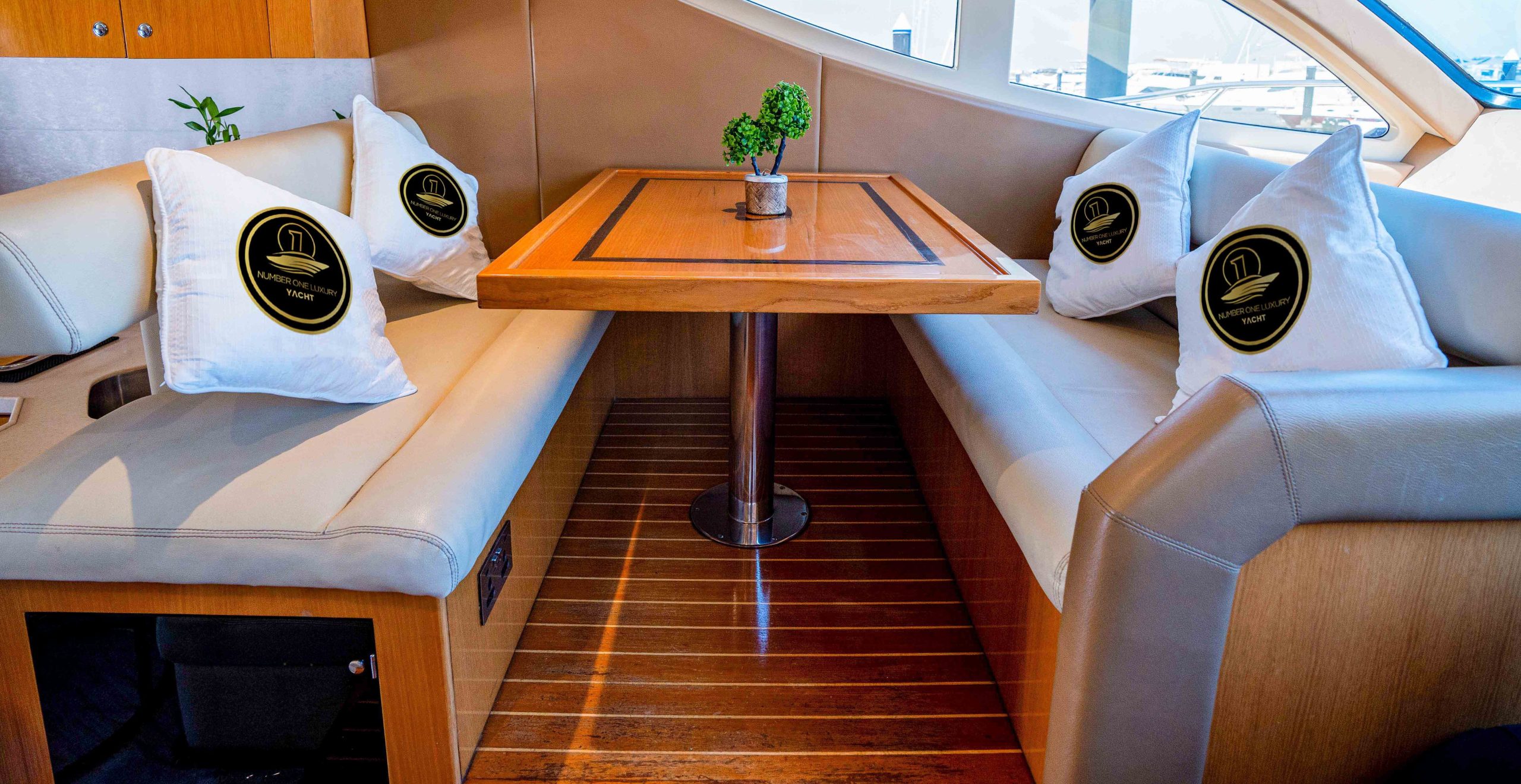 NO. 1 Yacht Juliet - Lounge Dining Area
