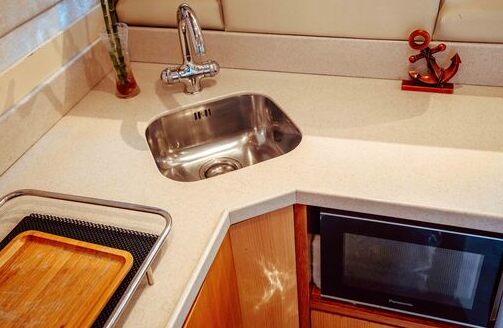 NO. 1 Yacht Juliet_Kitchen