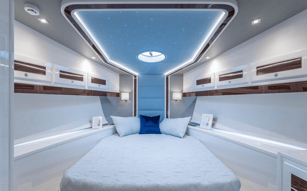 No.1 YACHT BLUE GHOST 10