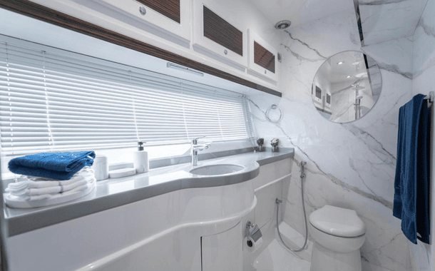 No.1 YACHT BLUE GHOST 11