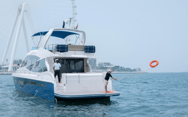 No.1 YACHT BLUE GHOST 2