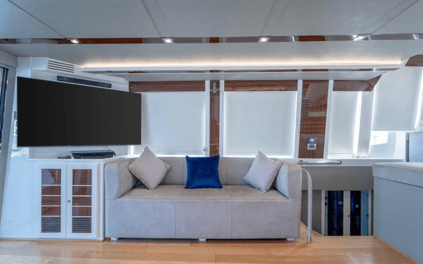 No.1 YACHT BLUE GHOST 8