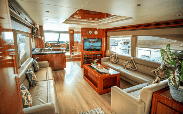 No.1 YACHT RED BEAST 11