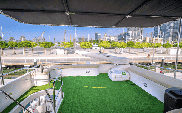 No.1 YACHT RED BEAST 15