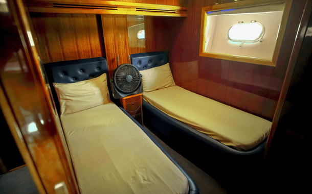 No.1 YACHT RED BEAST 9