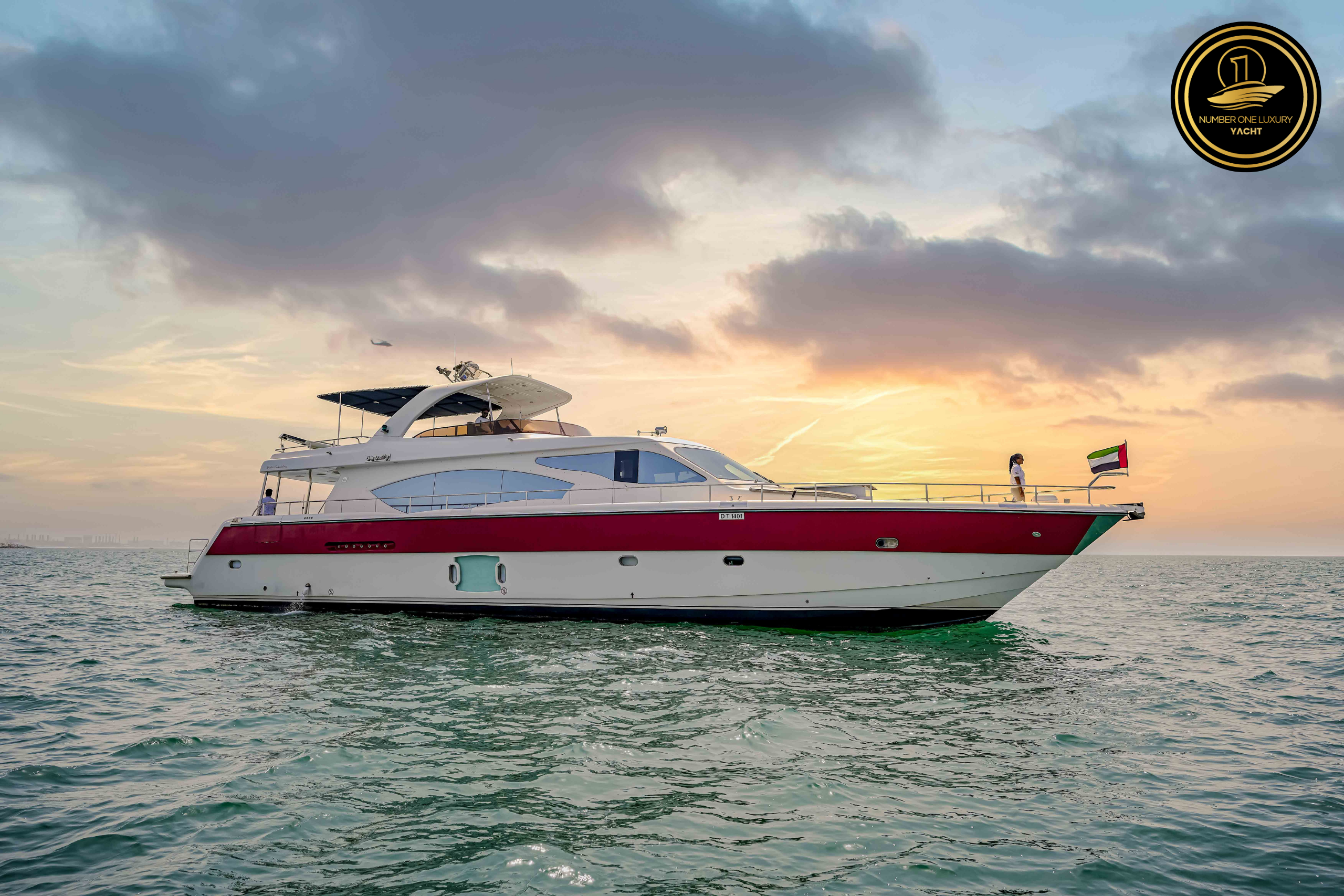 No.1 YACHT RED BEAST - Dubai Yacht Rental