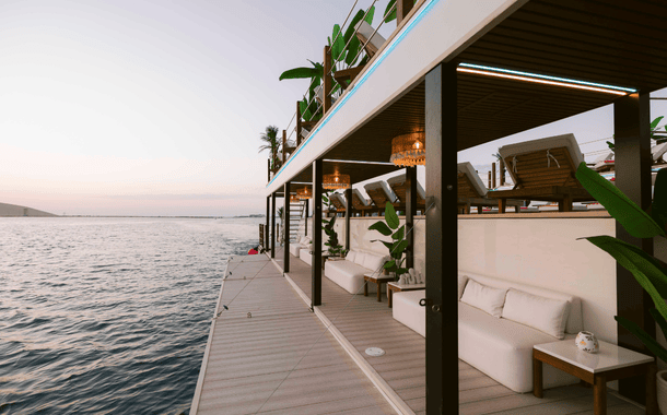 No.1 Yacht FLOATING BEACH CLUB 2