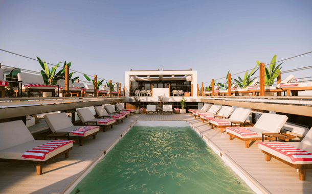 No.1 Yacht FLOATING BEACH CLUB 4