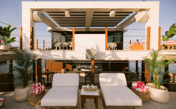 No.1 Yacht FLOATING BEACH CLUB 6