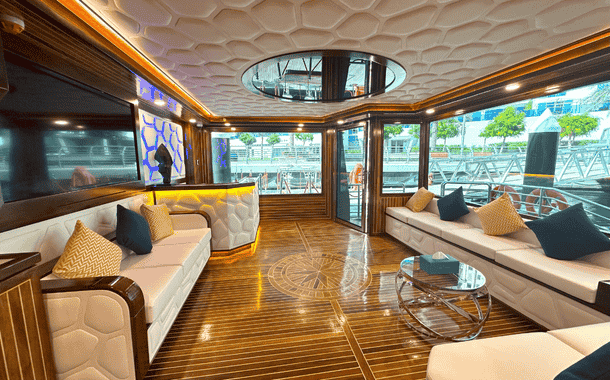 No.1 Yacht FREEDOM FLOATING HOTEL 4