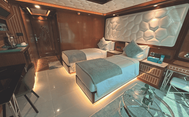 No.1 Yacht FREEDOM FLOATING HOTEL 7