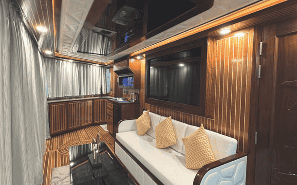 No.1 Yacht FREEDOM FLOATING HOTEL 8