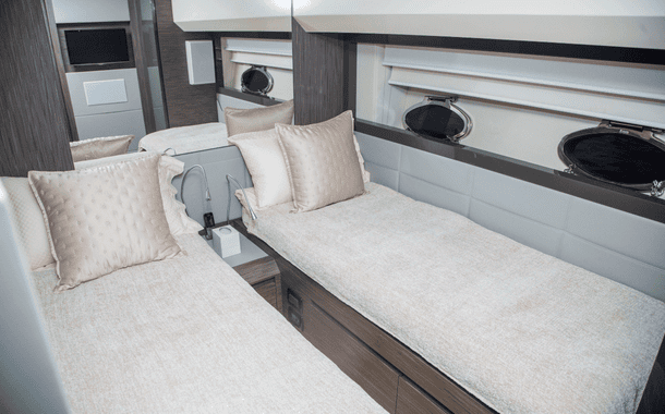 NO 1 YACHT PERSHING 11