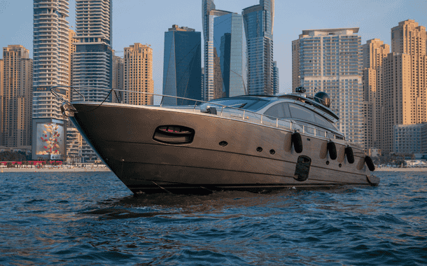 NO 1 YACHT PERSHING 18