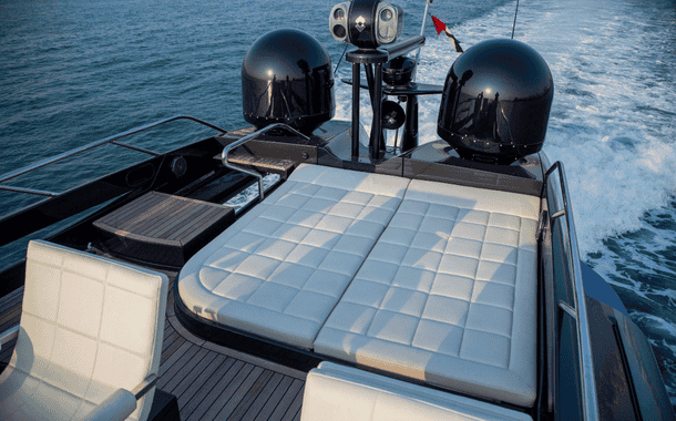 NO 1 YACHT PERSHING 19