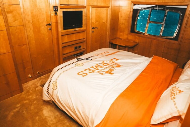 NO. 1 YACHT IMAGINATION